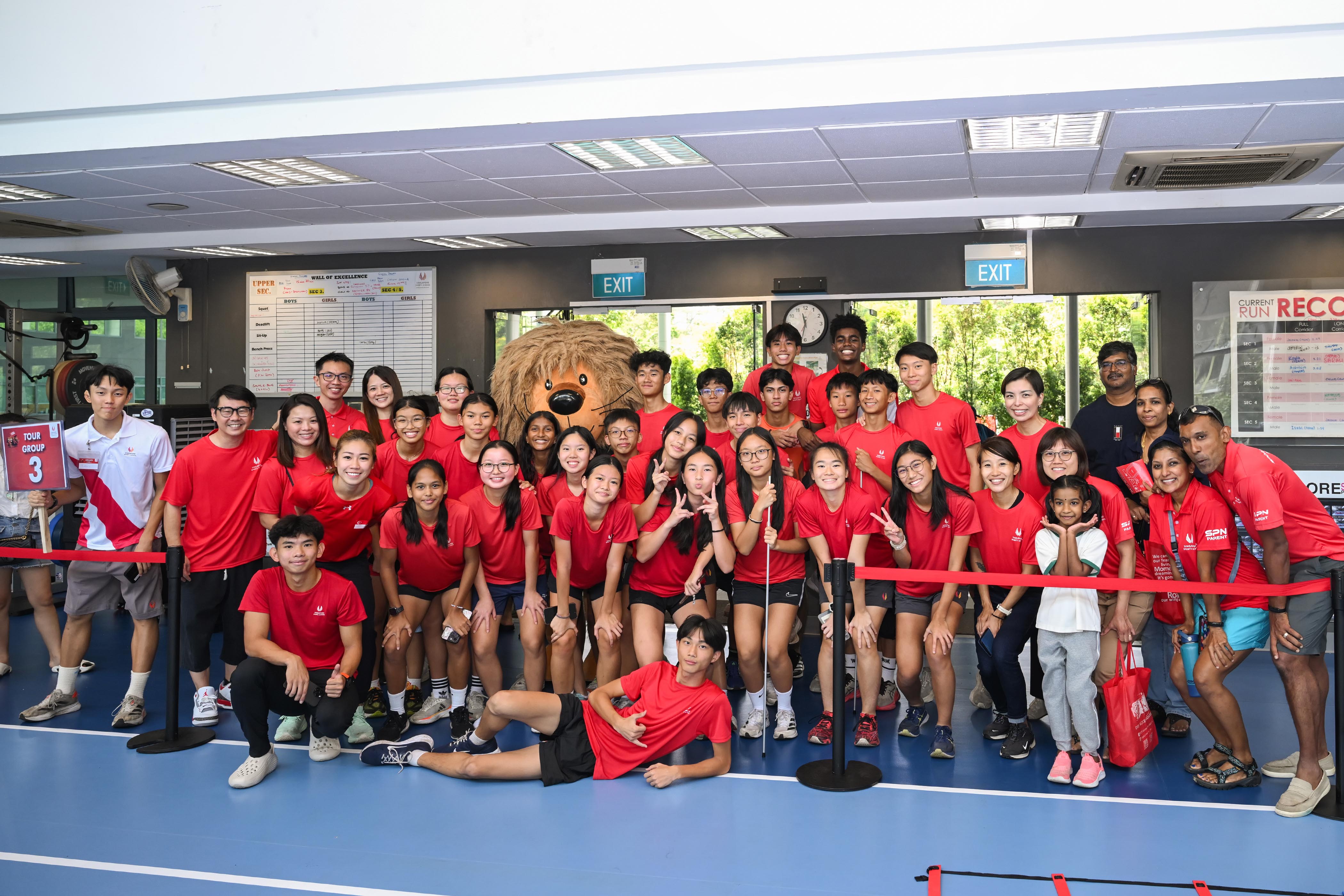 08 Group Photo-2.jpg